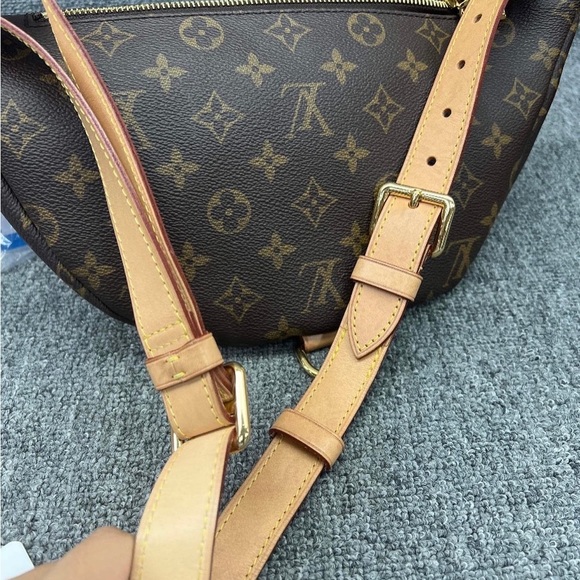 SOLD OUT””””Louis Vuitton bumbag - Picture 6 of 9